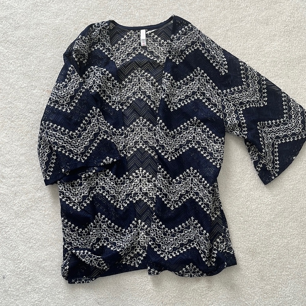 navy and white half sleeve kimono